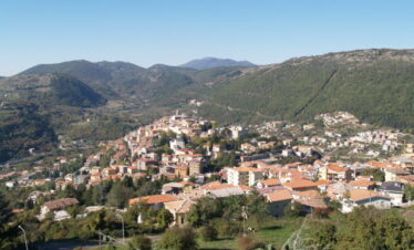 Fiuggi-dall-alto-della-colonna-della-Madonnina-Tour-Guidato-Fiuggi-e-Dintorni-guided-tour-of-fiuggi-and-Surroundings-rent-ebike-tour-with-us-fiuggi-ebike-e-bike-tour-of-ciociaria-discover-mtb-e-mtb
