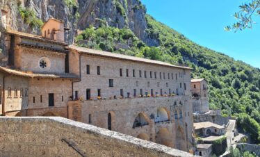 Monastero-del-Sacro-Speco-subiaco-tour-guidato-in-bici-da-fiuggi-a-subiaco-guided-bike-tour-from-fiuggi-to-subiaco-guided-bike-tour-ciociaria-lazio-roma-rome-monastery-tours